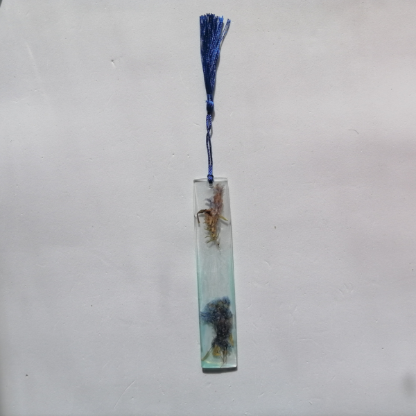 Segnalibro in resina "Azzurro" con fiori veri - immagine 10