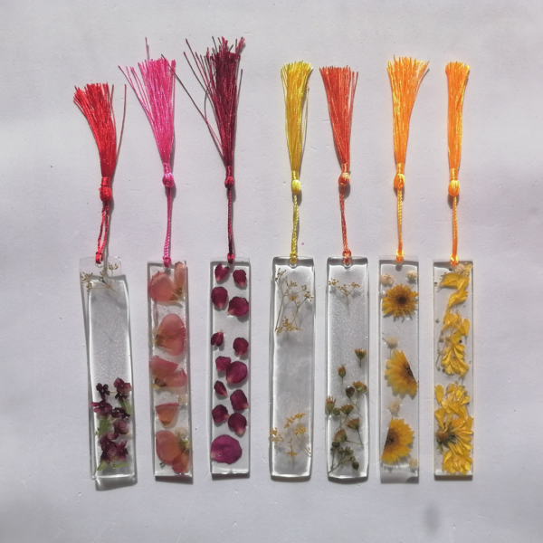 Segnalibro "Petali di fiori" in resina