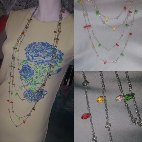 Collana lunga con pietre colorate