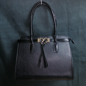 Borsa nera con fiocco