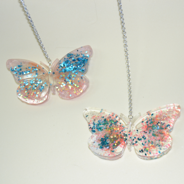Farfalle da appendere, in resina arancio e glitter turchese e multicolor - immagine 3