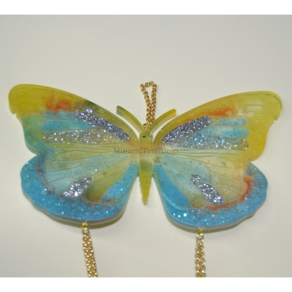 Farfalle da appendere, in resina gialla, azzurro e arancio - immagine 2