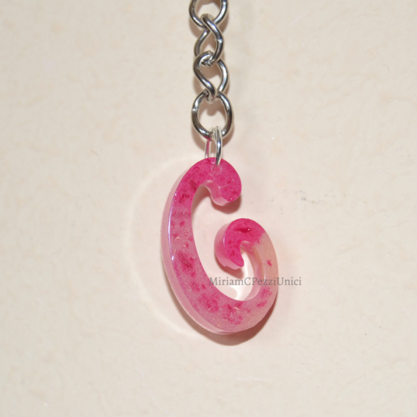 Portachiavi lettere in corsivo Resina rosa - immagine 2
