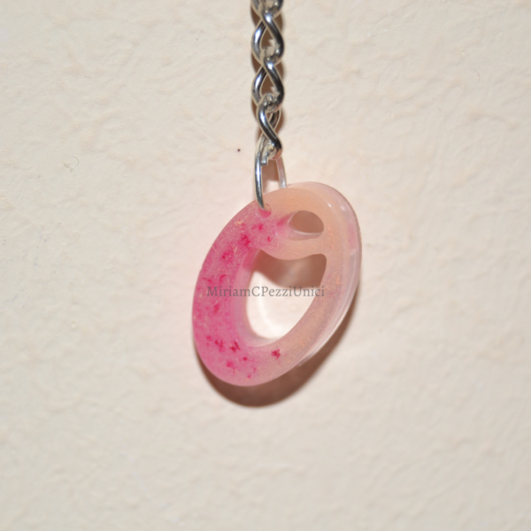 Portachiavi lettere in corsivo Resina rosa - immagine 9