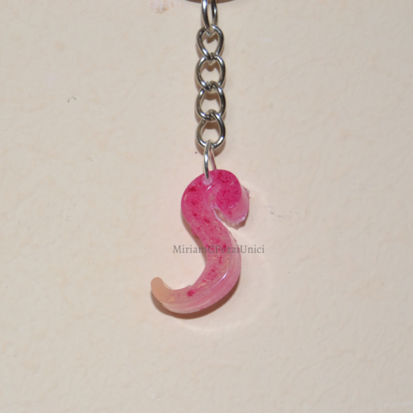 Portachiavi lettere in corsivo Resina rosa - immagine 12