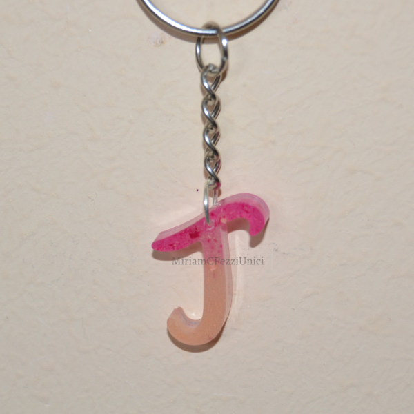 Portachiavi lettere in corsivo Resina rosa - immagine 13