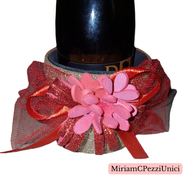 porta bottiglia piccola _centro tavola  con decorazioni e fiori rossi_senza bottiglia (piccola) - immagine 2