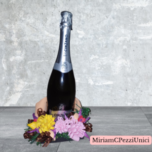 porta bottiglia_centro tavola con decorazioni e fiori multicolor_senza bottiglia