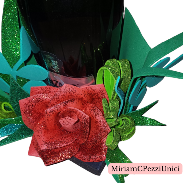 porta bottiglia_centro tavola con decorazioni e rosa rossa_senza bottiglia - immagine 2