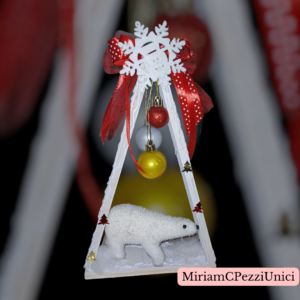 alberello bianco in legno con orso di Natale