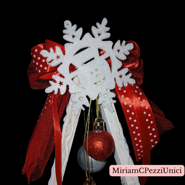 alberello bianco in legno con orso di Natale - immagine 2