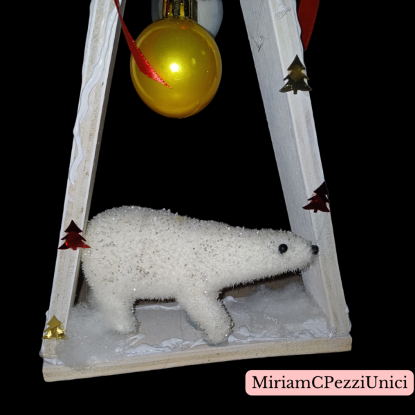 alberello bianco in legno con orso di Natale - immagine 3