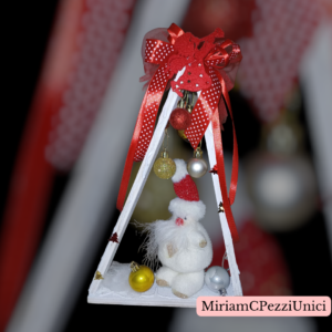 alberello bianco in legno con pupazzo di Natale