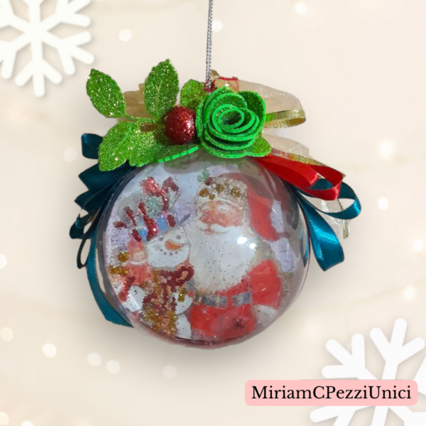Pallina di Natale, realizzata artigianalmente, fiocco e rosellina verde