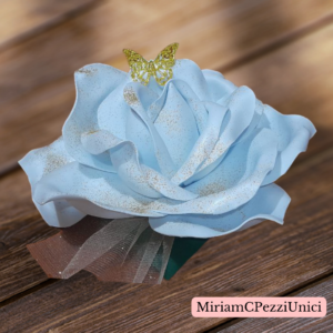 centro tavola "Rosa bianca sfumata bronzo" realizzata a mano, apertura petali di circa 15\18cm