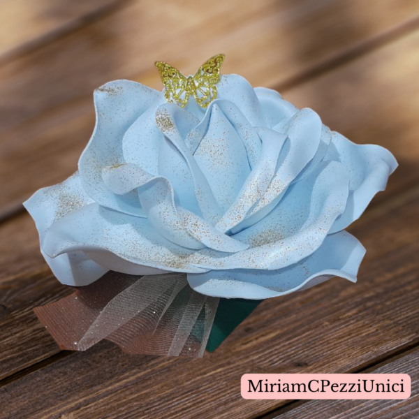 centro tavola "Rosa bianca sfumata bronzo" realizzata a mano, apertura petali di circa 15\18cm