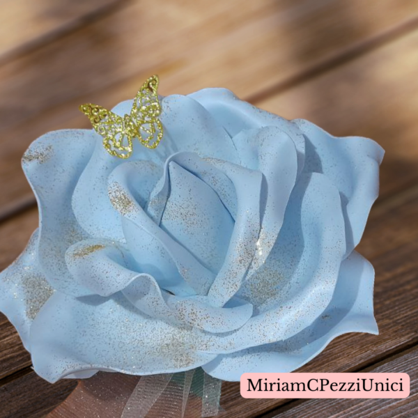 centro tavola "Rosa bianca sfumata bronzo" realizzata a mano, apertura petali di circa 15\18cm - immagine 4