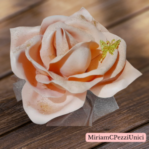 centro tavola "Rosa pesco tenue" realizzata a mano, apertura petali di circa 15\18cm