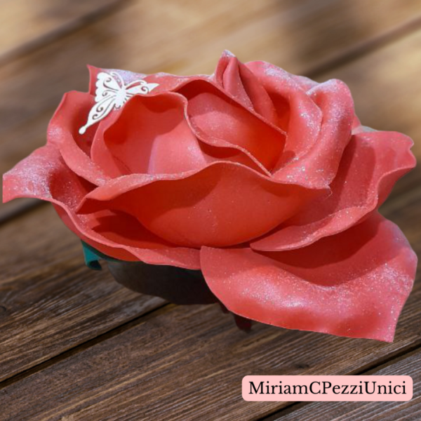 centro tavola "Rosa Rossa" realizzata a mano, apertura petali di circa 15\18cm - immagine 4