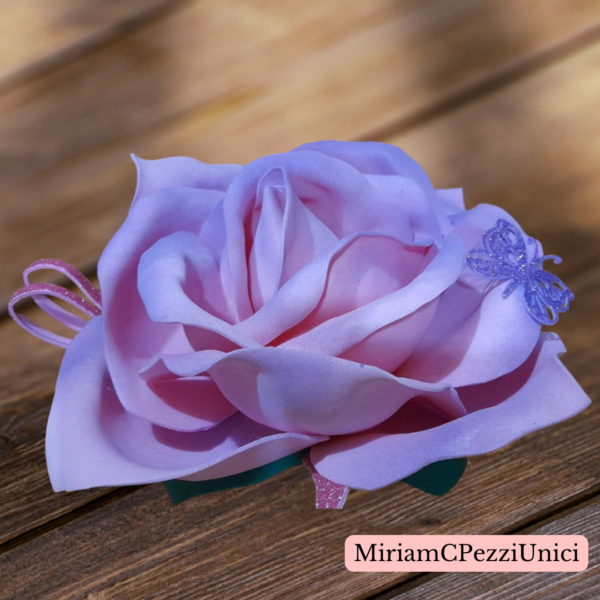 centro tavola "Rosa rosa sfumata lilla" realizzata a mano, apertura petali di circa 15\18cm - immagine 2