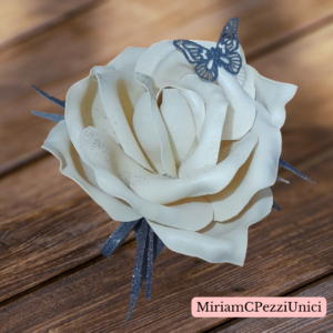 centro tavola "Rosa crema tenue" realizzata a mano, apertura petali di circa 15\18cm