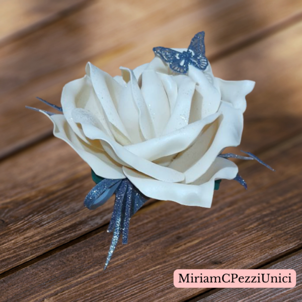 centro tavola "Rosa crema tenue" realizzata a mano, apertura petali di circa 15\18cm - immagine 4