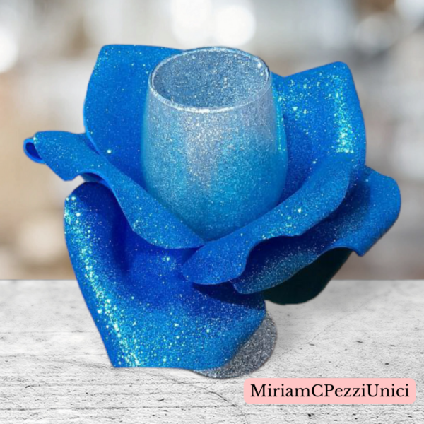 Calice di vetro glitterato argento con rosa realizzata attorno. porta candele o altro - immagine 2