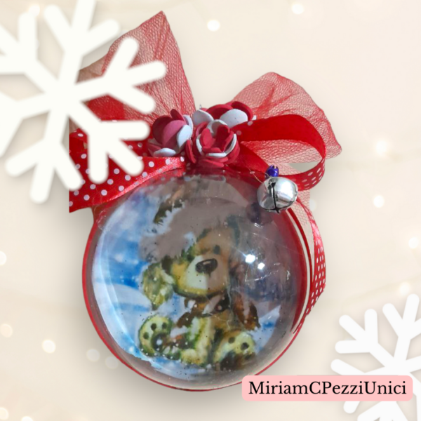 Pallina di Natale realizzata a mano. fiocco rosso e campanellino